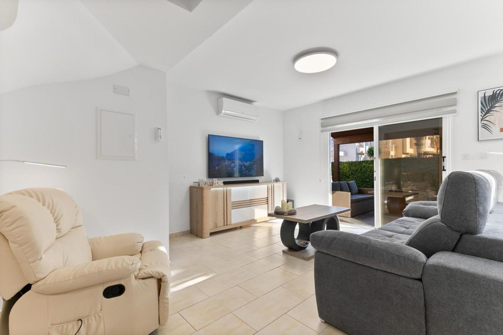 Апартаменти Kasandra Luxury 2 Bedroom Townhouse *